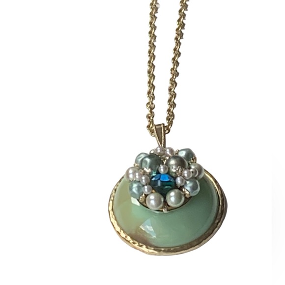 Vintage Green Pearl Cluster & Gold Plated Woman’s Necklace Jewelry - Picture 5 of 10